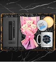 Öğretmenler Gününe Özel Tasarımlı Kupa & Üçlü Peluş Ayıcık Buketi & Defter & Deri Kılıflı Touch Pen Kalem & Özel Tasarım Mum Hediye Seti (Lacivert)