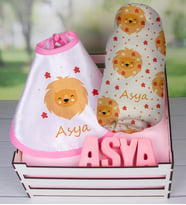 eJOYA Ahşap Sandıkta Kişiye Özel Önlük Battaniye Ve Taş İsimlik Bebek Hediye Seti 109731 (Pembe)