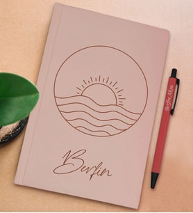 BK Gift Kişiye Özel İsimli Pudra Pembesi Sert Kapaklı Defter ve Tükenmez Kalem Seti, Arkadaşa Hediye, Yeni İş Hediyesi, Doğum Günü Hediyesi (Model 4)