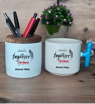 İngilizce Öğretmeni Hediye Sepeti Kupa Bardak T Kulplu, Kalemlik Hediyeleri Öğretmenler Günü İngilizce Öğretmenine Hediye (Model 3)