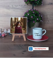İsme Özel Fotoğraflı Dekoratif Taş, Ahşap Altlıklı Türk Kahvesi Fincanı Hediye (Model 3)