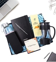 Kişiye Özel Siyah Defter & Gümüş Renk Detaylı Kalem & Özel Kılıflı 500Ml Su Matarası & Rebul Mandalina Kolonya & Siyah French Press Hediye Seti (Model 9)