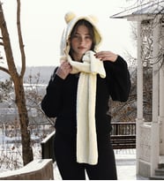 Kışın Rahatlığını Yakalayın: Kapşonlu Welsoft Peluş Bere - Atkılı - Polar Boyunluk Şalı (Krem)