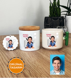 Kişiye Özel Karikatürlü Diş Hekimi Hediye Seti T Kupa, Kalemlik, Anahtarlık Erkek Diş Hekimine Tıp Bayramı Hediyesi (Yeşil)