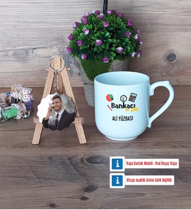 Bankacı Kupa Bardak Beyaz ve Fotoğraflı Ahşap Anahtarlık Hediye (Model 5)