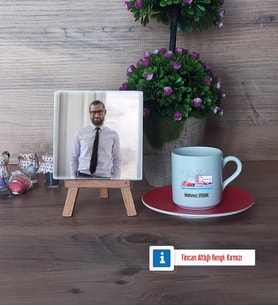Fen ve Teknoloji Öğretmeni Fotoğraflı Dekoratif Taş, Ahşap Altlıklı Türk Kahvesi Fincanı Hediye (Model 3)