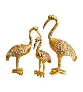 taru pasaj "Kristal Taş İşlemeli Metal Flamingo Ailesi - Şık ve Dekoratif Ürün" (Gold)