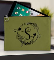 BK Gift Kişiye Özel Harfli Tablet Çantası 30x21cm(12 Renk Seçeneği), Ipad Çantası, Baskılı Tablet Kılıfı (Yeşil)