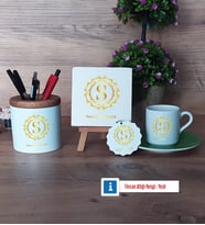Gold Baş Harf Hediye Seti Dekoratif Taş, Kalemlik, Ahşap Altlıklı Türk Kahvesi Fincanı, Ahşap Anahtarlık Hediye (Model 9)