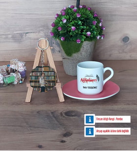 Kütüphaneci Türk Kahvesi Fincanı Ahşap Altlıklı ve Fotoğraflı Ahşap Anahtarlık Hediye (Model 6)