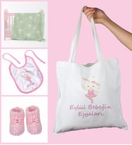 eJOYA Bebeklere Özel Çantasında Kişiye Özel Battaniye Önlük Ve Patik Bebek Hediye Seti 109891 (Pembe)