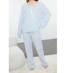 Tarz Rahat Uzun Kollu Geniş Paça Çizgili Fırfır ve Kurdele Fiyonk Detaylı Dokuma Pijama Takımı (Açık Mavi)