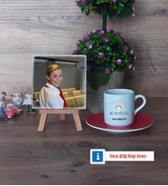 Hostes Fotoğraflı Dekoratif Taş, Ahşap Altlıklı Türk Kahvesi Fincanı Hediye (Model 3)