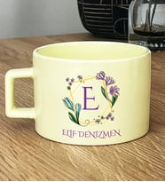 Kişiye Özel Çiçekli E Harfli Hediye Pastel Fincan İsim Soyisim Yazılı (Sarı)