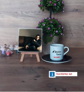 Öğretim Üyesi Fotoğraflı Dekoratif Taş, Ahşap Altlıklı Türk Kahvesi Fincanı Hediye Öğretmenler Günü Hediyesi (Model 7)
