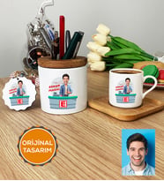 Kişiye Özel Karikatürlü Eczacı Hediye Seti Türk Kahvesi Fincanı, Kalemlik, Anahtarlık Erkek Ezacıya Tıp Bayramı Hediyesi (Ahşap)