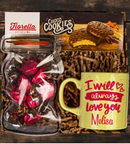 eJOYA Kişiye Özel Kupa & Choco Cookies & Çilekli Fudge Hediye Kutusu 111121 (Sarı)