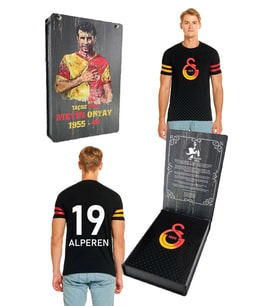 Galatasaray Orijinal Logo Baskılı Siyah T-Shirt Kişiye Özel Ahşap Kutulu (Siyah - Sarı) (Siyah-Sarı)