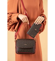 Just Polo 3 Bölmeli 2 Askı Kadın El & Omuz Çantası ve Cüzdan Kombini Pbu20101-09 (KAHVE-KIRMIZI)