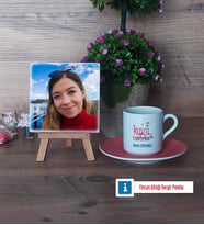 Rusça Öğretmeni Fotoğraflı Dekoratif Taş, Ahşap Altlıklı Türk Kahvesi Fincanı Hediye (Model 6)