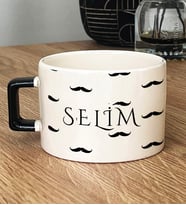 Kişiye Özel Bıyık Desenli İsim Yazılı Hediye Lüks Fincan Babaya Sevgiliye Hediye (Siyah)