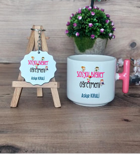 Sosyal Bilgiler Öğretmeni Hediye Seti Kupa Bardak T Kulplu ve Anahtarlık Öğretmenler Günü Hediyesi (Model 4)