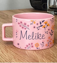 Kişiye Özel İsim Yazılı Hediye Pastel Fincan Çiçek Desenli -9- (Pembe)