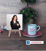 Arapça Öğretmeni Fotoğraflı Dekoratif Taş, Ahşap Altlıklı Türk Kahvesi Fincanı Hediye (Model 6)