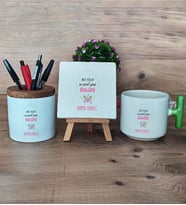Doğum Günü Hediyesi Hediye Sepeti Kupa Bardak T Kulplu, Kalemlik ve Dekoratif Taş Yılın En Güzel Günü (Model 8)