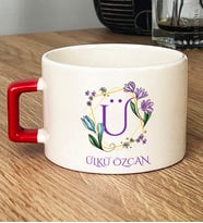 Kişiye Özel Çiçekli Ü Harfli Hediye Lüks Fincan İsim Soyisim Yazılı (Kırmızı)