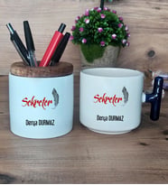Kişiye Özel Sekreter Hediye Sepeti Kupa Bardak T Kulplu, Kalemlik Hediyeleri Sekretere Hediye (Model 2)