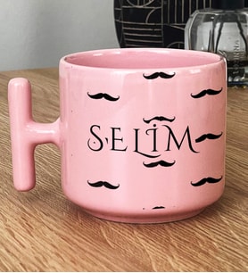 Kişiye Özel Bıyık Desenli İsim Yazılı Hediye Pastel T Kupa Babaya Sevgiliye Hediye (Pembe)