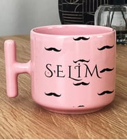 Kişiye Özel Bıyık Desenli İsim Yazılı Hediye Pastel T Kupa Babaya Sevgiliye Hediye (Pembe)