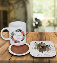 Kişiye Özel Tasarım Kupa Bardak Ve Fotoğraflı Ahşap Bardak Altlığı 99316 (Sarı)