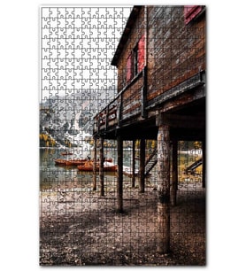 Cakapuzzle Karlı Dağlar Gölde Kayıklar ve Ahşap Kulübe Puzzle Yapboz MDF (Ahşap) (1000 Parça)