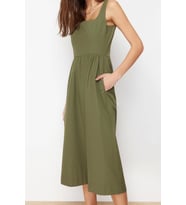 Moda Stil Regular Kare Yaka Midi Boy Belden Açılan Korse Dikiş Detaylı Dokuma Elbise (Haki)