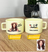 Kişiye Özel Karikatürlü Kadın Bankacı Pastel Fincan Kadın Bankacıya Hediye (Sarı)