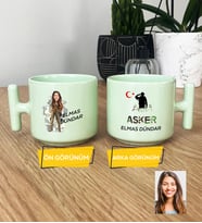 Kişiye Özel Karikatürlü Kadın Asker Pastel T Kupa Asker Sevgiliye Doğum Günü Hediyesi (Yeşil)
