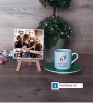 Kadın Kuaförü Fotoğraflı Dekoratif Taş, Ahşap Altlıklı Türk Kahvesi Fincanı Hediye (Model 9)
