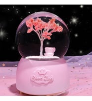 Ağaç Temalı Işıklı Müzikli Püskürtmeli Kar Küresi (Pembe)