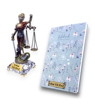 Kişiye Özel Hediye Seti, Beyaz Mermer Tasarımlı Kaideli Adalet Heykeli ve Defter (Model 2)