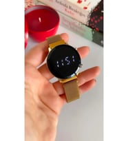 Unisex Tuşlu Led Saat Mıknatıslı Kordon Özel Seri (Gold)