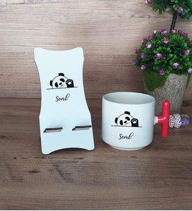 Sevimli Panda Hediye Sepeti Kupa Bardak T Kulplu ve Ahşap Telefon Standı Arkadaşa Doğum Günü Hediyesi (Model 1)