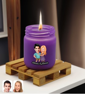 BK Gift Kişiye Özel DTF Sevgili Karikatürlü Renkli Cam Kavanozda Kokulu Mum-1(13 Renk Seçeneği), Sevgiliye Hediye, Doğum Günü Hediyesi (Mor)