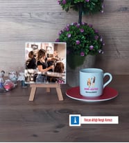 Kadın Kuaförü Fotoğraflı Dekoratif Taş, Ahşap Altlıklı Türk Kahvesi Fincanı Hediye (Model 3)