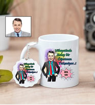 Karikatürlü Erkek Öğretmen Kupa Bardak ve Anahtarlık Hediye Seti (Beyaz)
