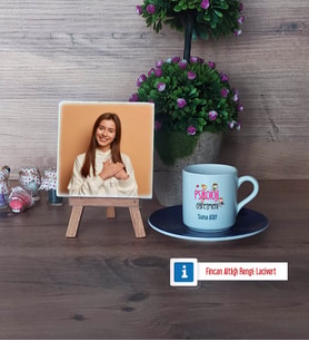 Psikoloji Öğretmeni Fotoğraflı Dekoratif Taş, Ahşap Altlıklı Türk Kahvesi Fincanı Hediye (Model 4)