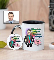 Karikatürlü Erkek Öğretmen Kupa Bardak ve Anahtarlık Hediye Seti (Siyah)