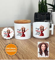 Kişiye Özel Karikatürlü Kolay Yetişmiyor Hediye Seti T Kupa, Kalemlik, Anahtarlık Kadın Sevgiliye Anneye Ablaya Arkadaşa Hediye (Beyaz)