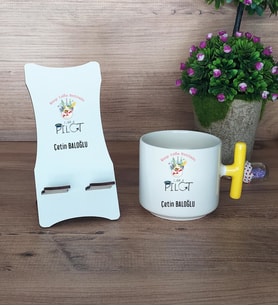 Pilot Hediye Sepeti Kupa Bardak T Kulplu ve Ahşap Telefon Standı Pilota  Hediye (Model 5)